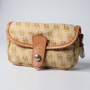 ✨ Vintage Dooney & Bourke Mini Pouch / Wristlet ✨